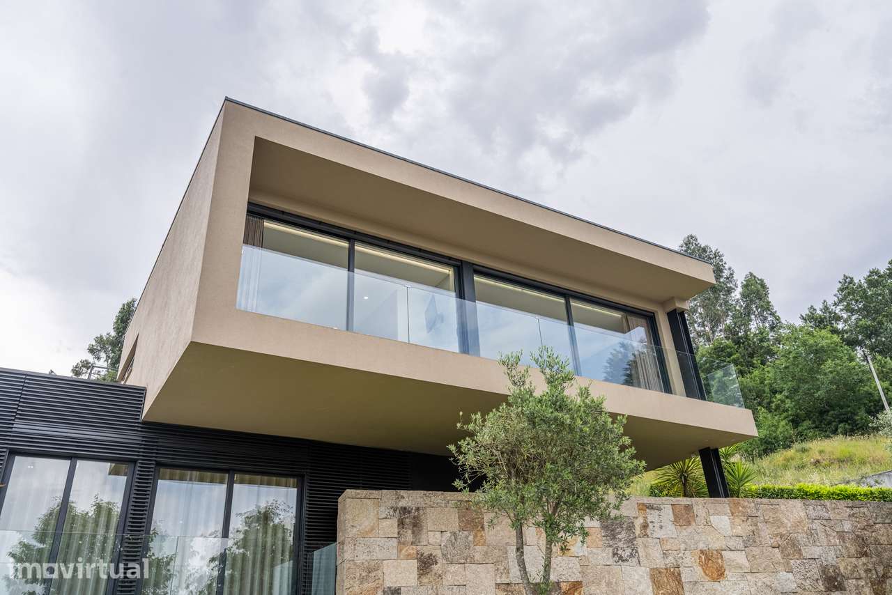 Moradia T4 com Rooftop Panorâmico e Piscina Privativa em GUIMARÃES - Grande imagem: 3/48