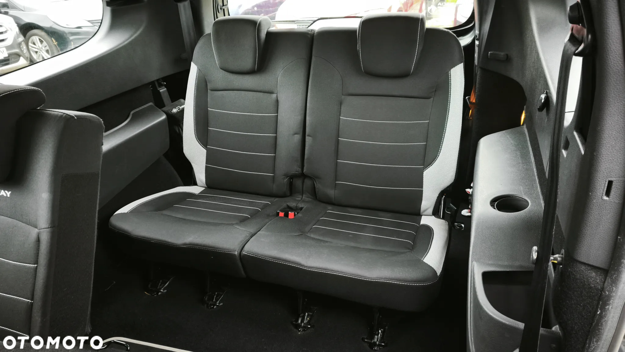 Dacia Lodgy SCe 100 Stepway - 27