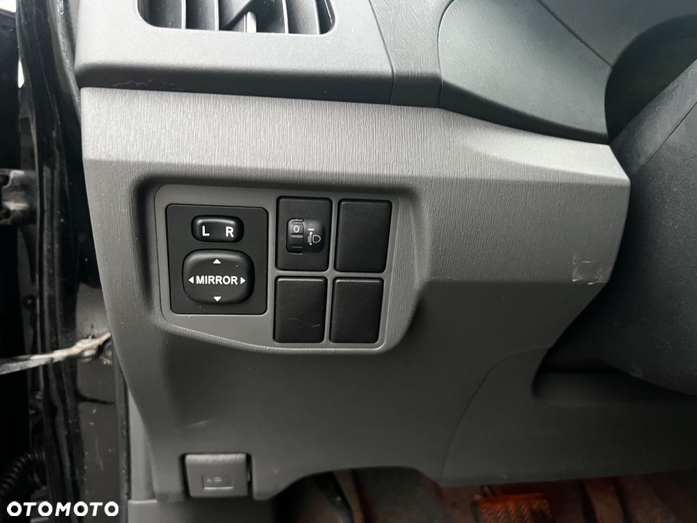 Toyota Prius (Hybrid) Comfort - 12
