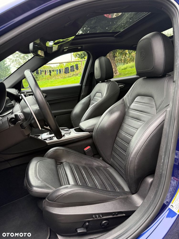 Alfa Romeo Giulia 2.0 Turbo 16V AT8-Q4 Veloce Ti - 10