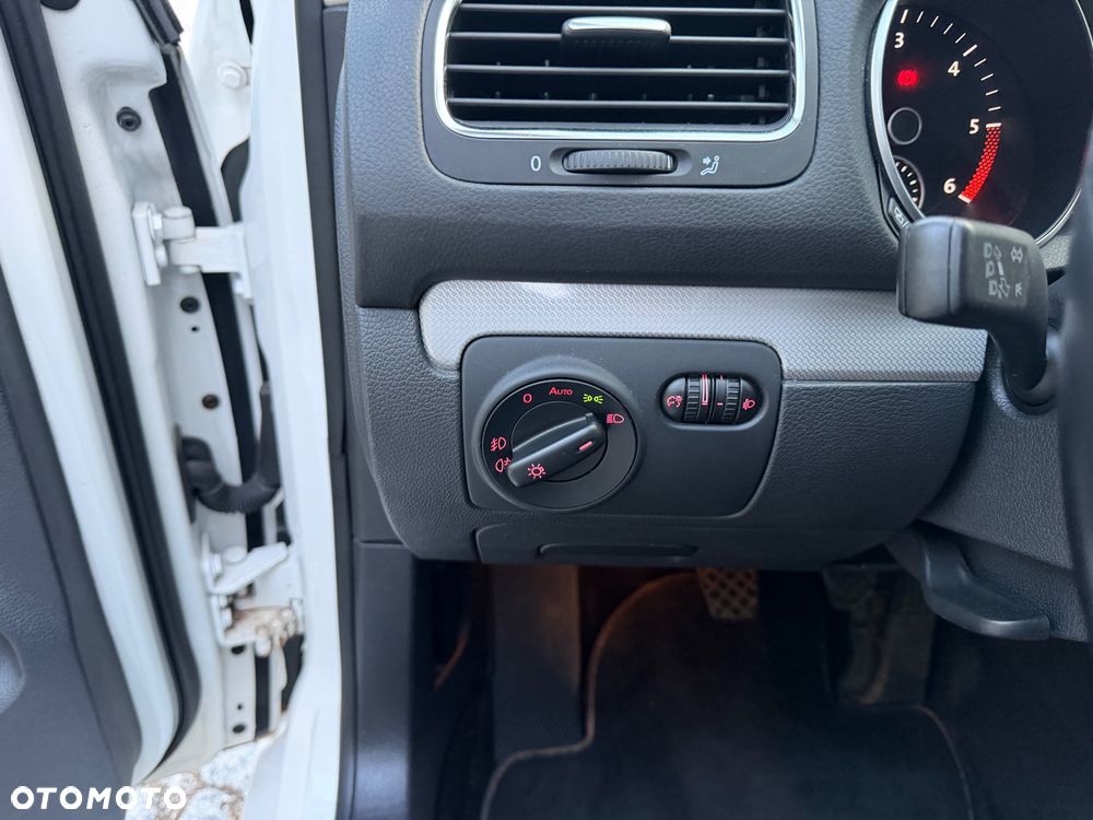 Volkswagen Golf 1.6 TDI DPF MATCH - 13