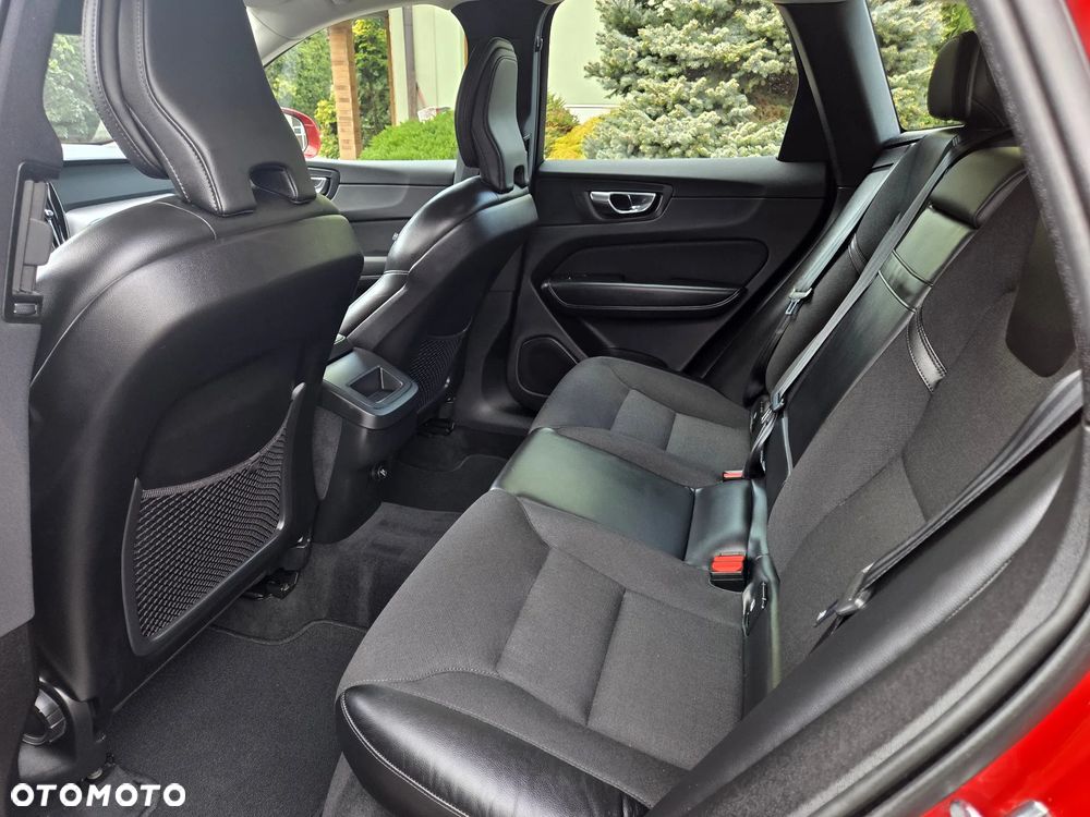 Volvo XC 60 D4 Momentum Pro - 20
