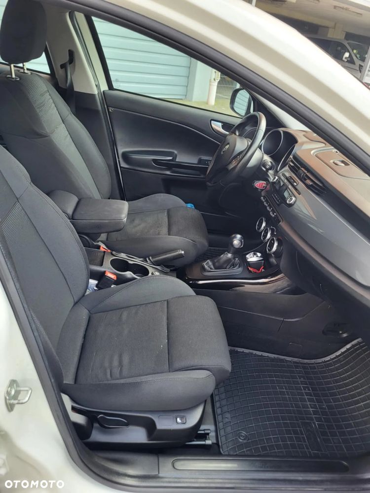 Alfa Romeo Giulietta 2.0 JTDM Distinctive TCT - 7