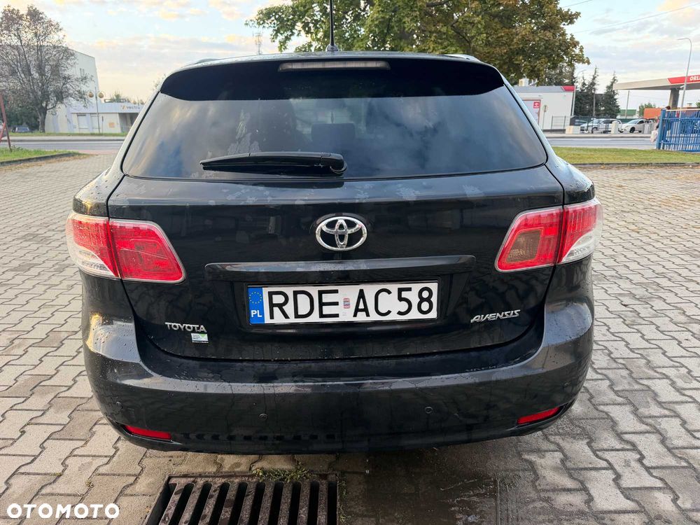 Toyota Avensis - 2