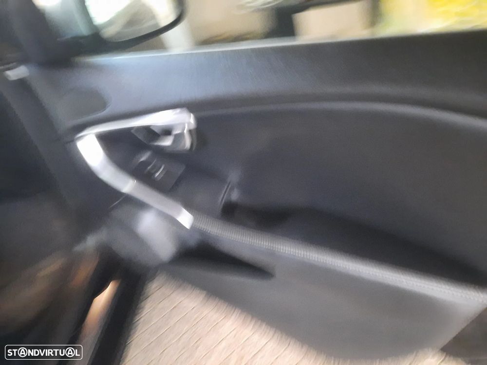 Volvo V40 D2 Geartronic RDesign - 14