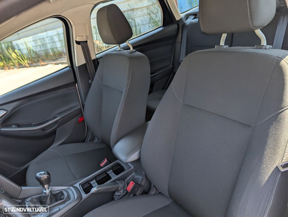 Ford Focus SW 1.0 EcoBoost S&S TITANIUM DESIGN — fotografia 9