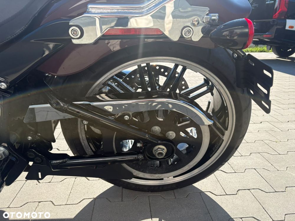 Harley-Davidson Softail Breakout - 16