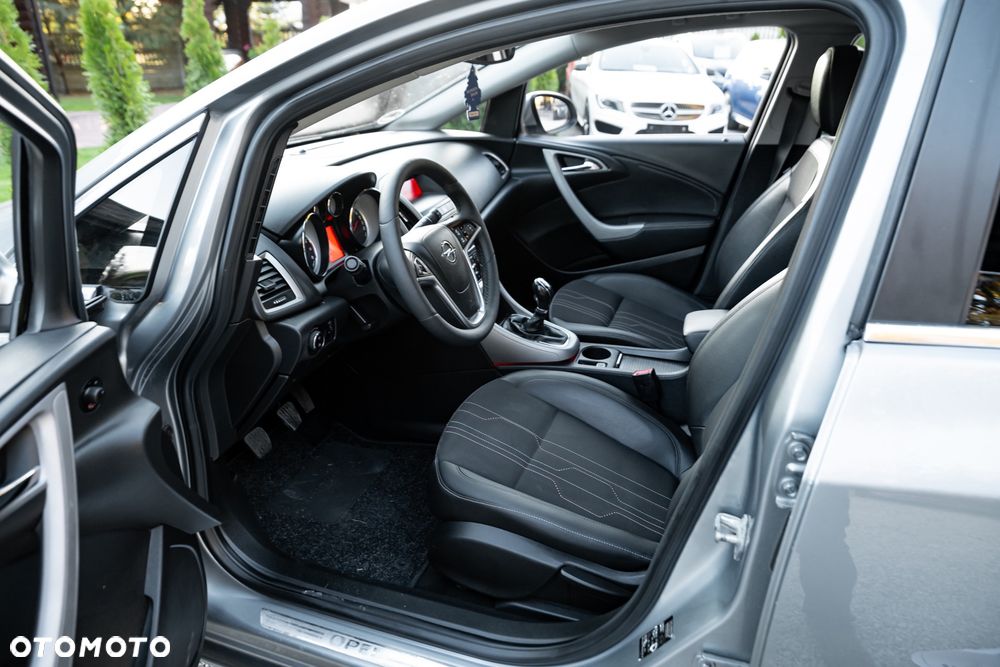 Opel Astra 1.4 Turbo 150 Jahre - 18