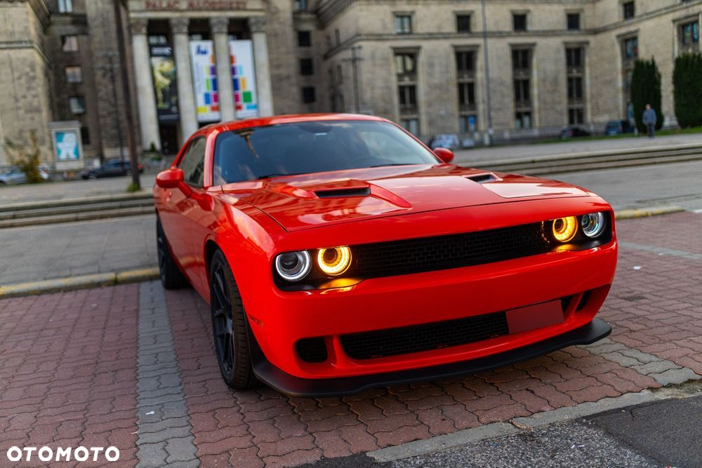 Dodge Challenger - 12