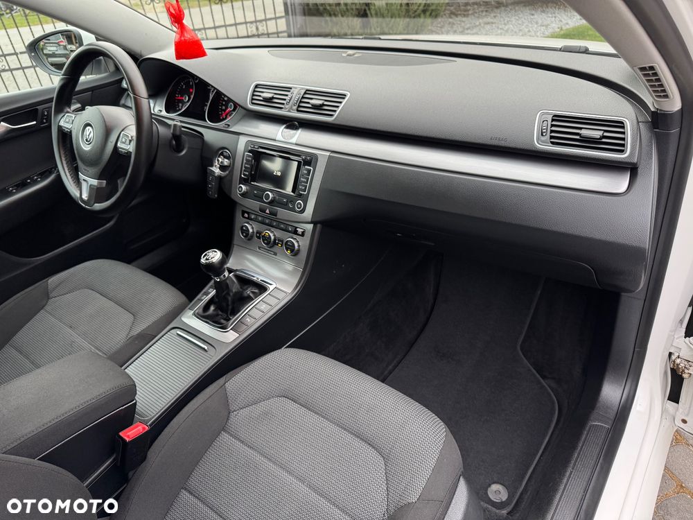 Volkswagen Passat - 19