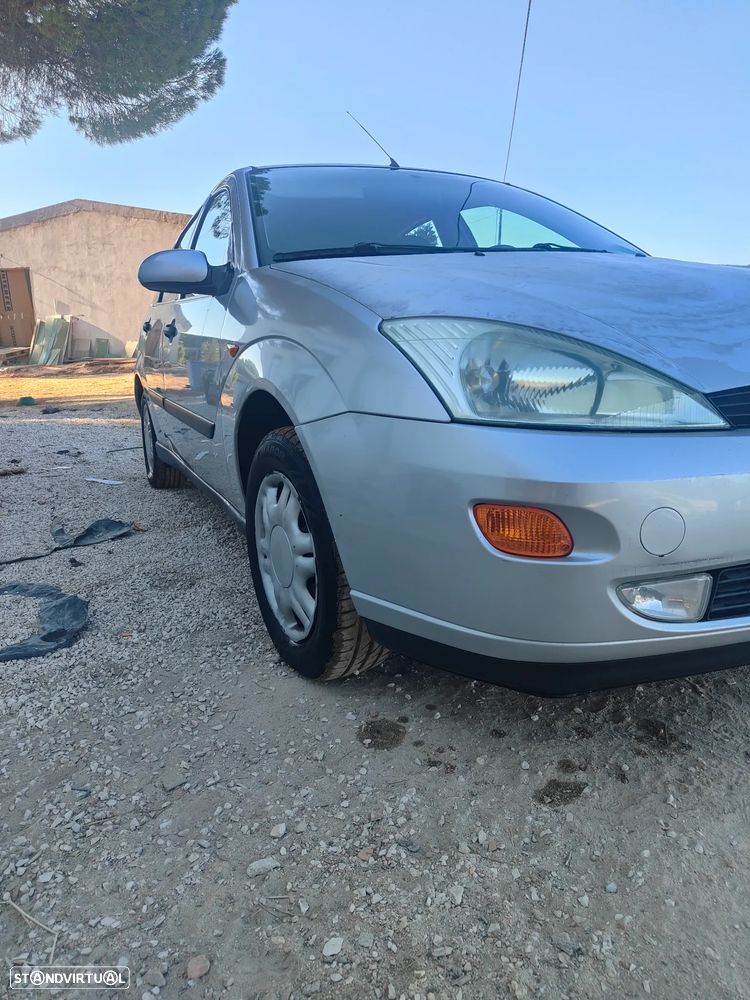 Ford Focus 2000 photo 2