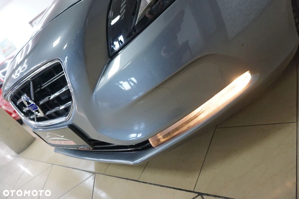 Volvo V40 D2 Kinetic - 14