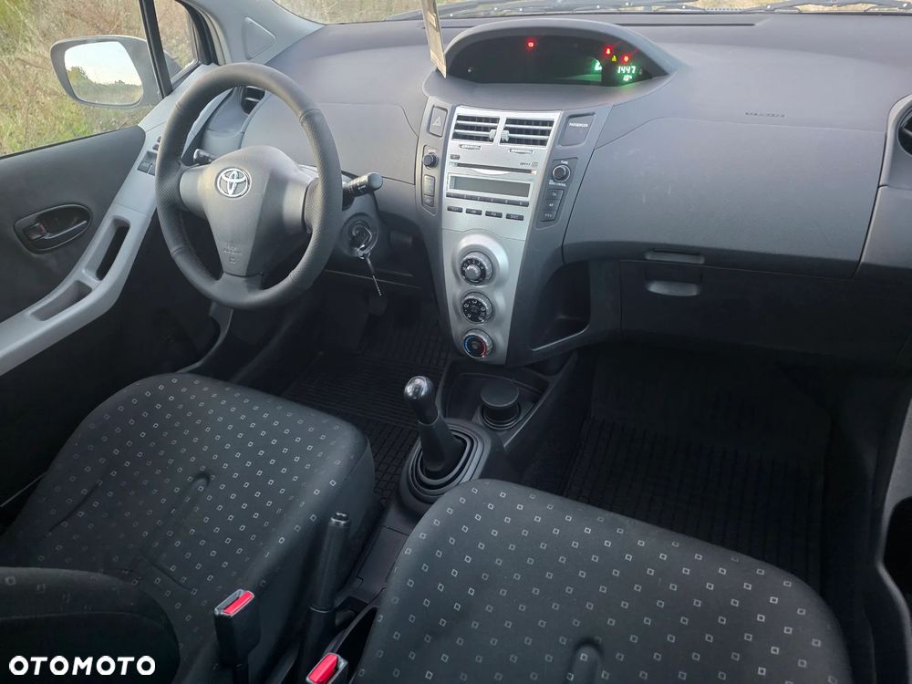 Toyota Yaris - 10
