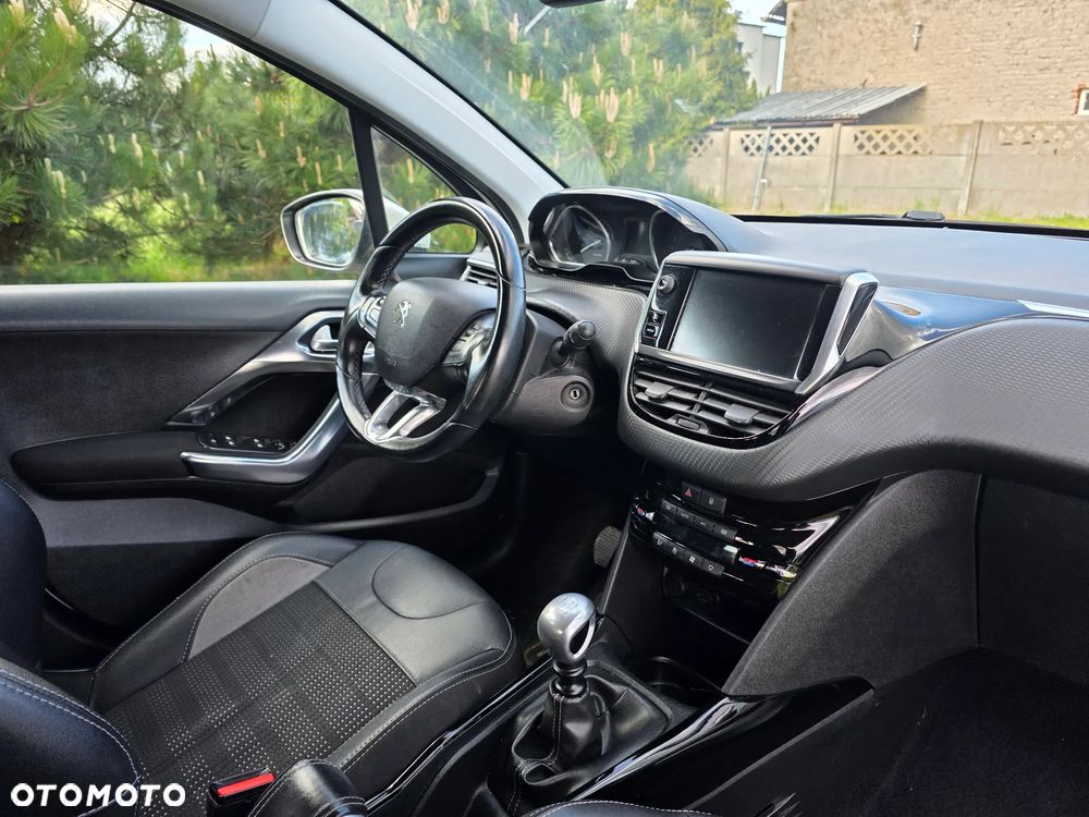 Peugeot 2008 PureTech 130 Allure - 14