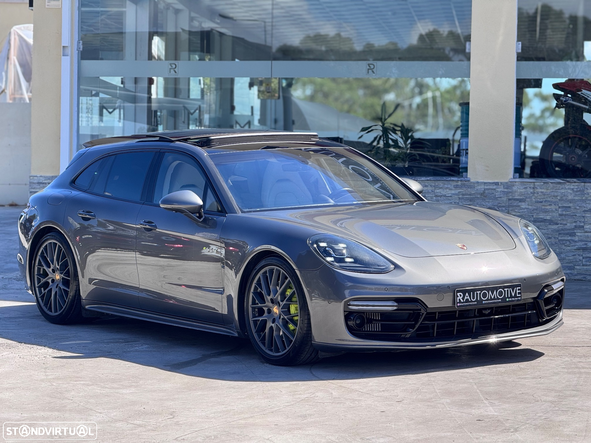 Porsche Panamera Sport Turismo 4 E-Hybrid - 2
