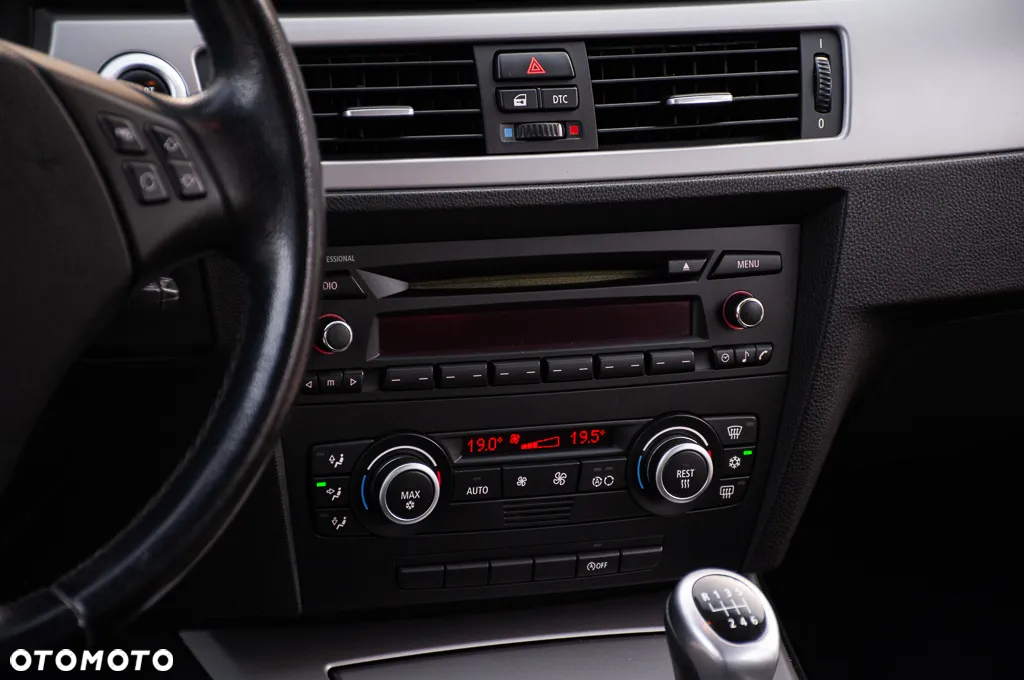 BMW Seria 3 318i Edition Sport - 29
