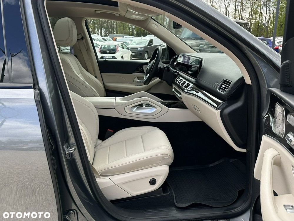 Mercedes-Benz GLS - 25