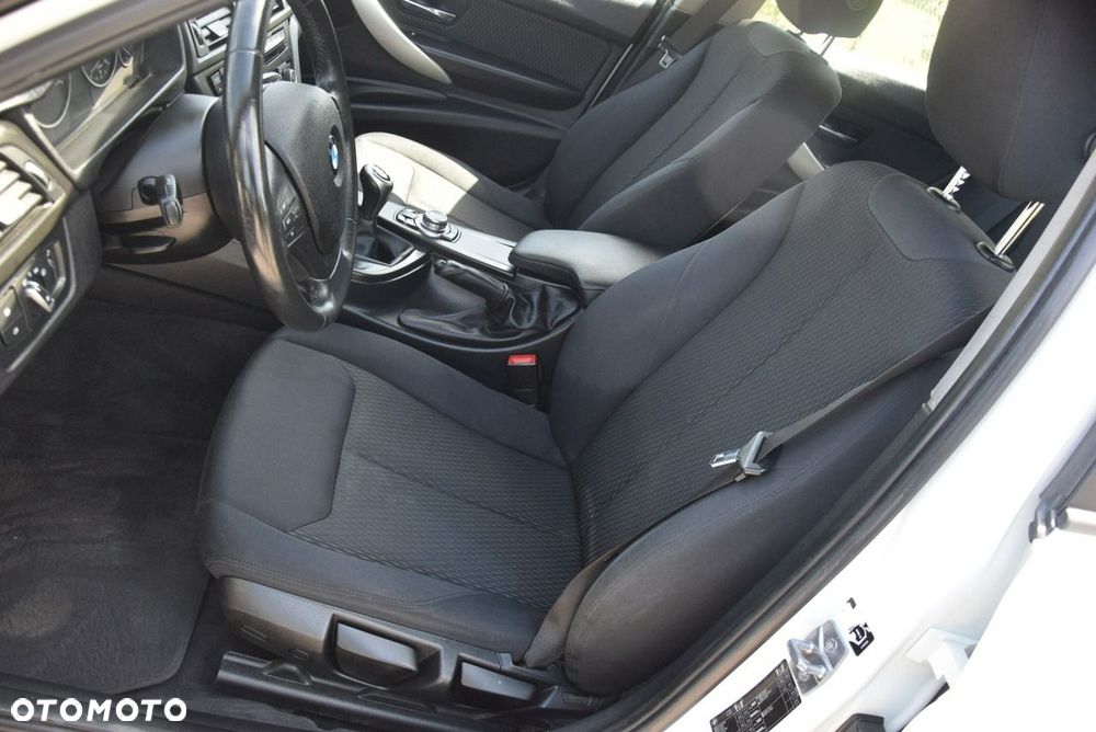 BMW Seria 3 318d Blue Performance - 36