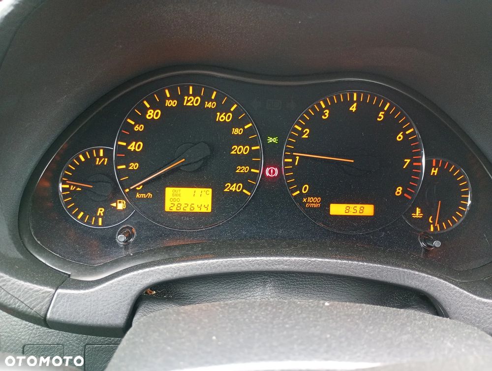 Toyota Avensis 1.6 VVT-i Luna - 8