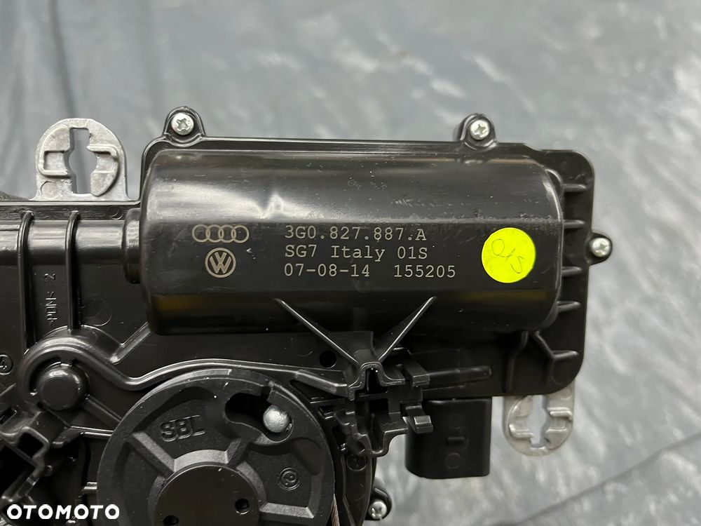 VW Passat B8 Mechanizm tylnej klapy bagażnika dociąg dociągi 3G0827535B 3G0827887A - 4