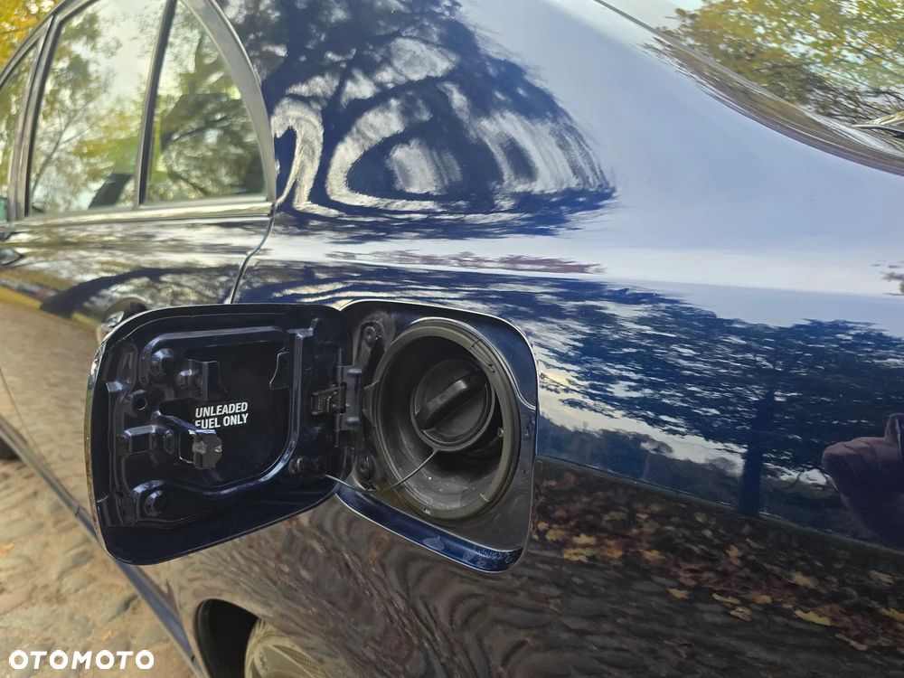 Toyota Avensis 1.8 VVT-i Luna - 17