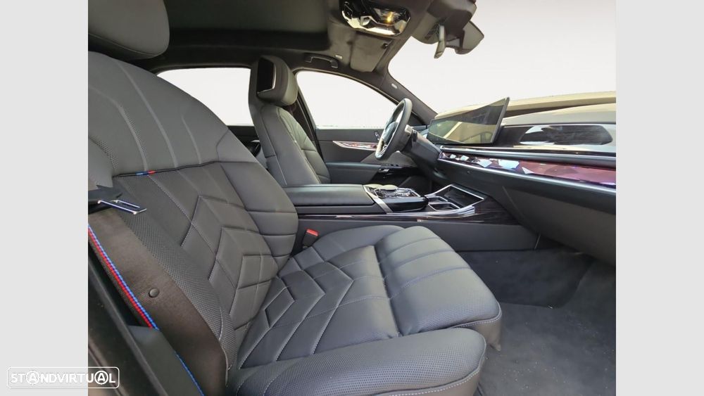 BMW i7 xDrive60 Pack Desportivo M - 14
