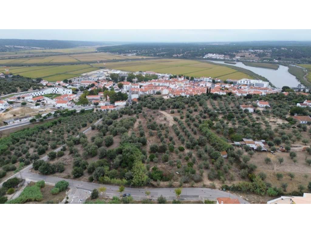Terreno Urbano no centro de Alcácer com 2ha - Grande imagem: 2/20