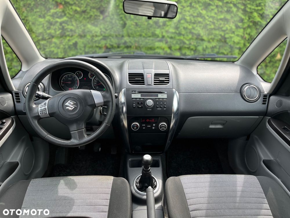 Suzuki SX4 1.6 Comfort Plus - 4