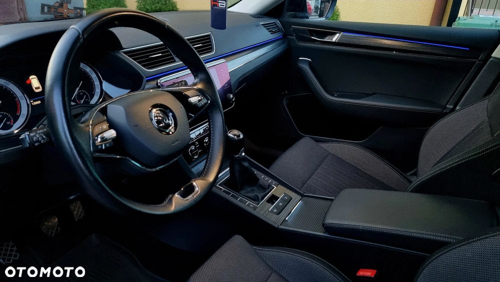 Skoda Superb 2.0 TDI SCR Style - 22