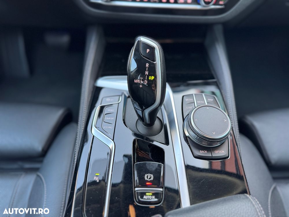 BMW Seria 5 530d xDrive AT MHEV - 32