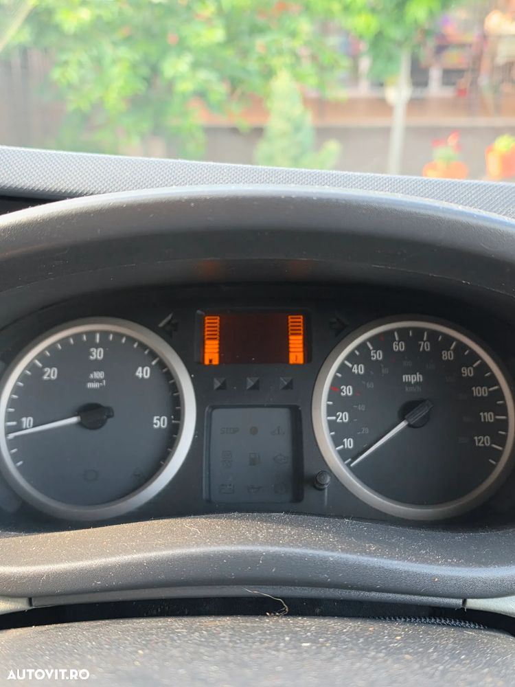 Opel Vivaro - 8