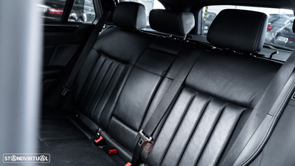 Mercedes-Benz E 350 d T 9G-TRONIC AMG Line - 33