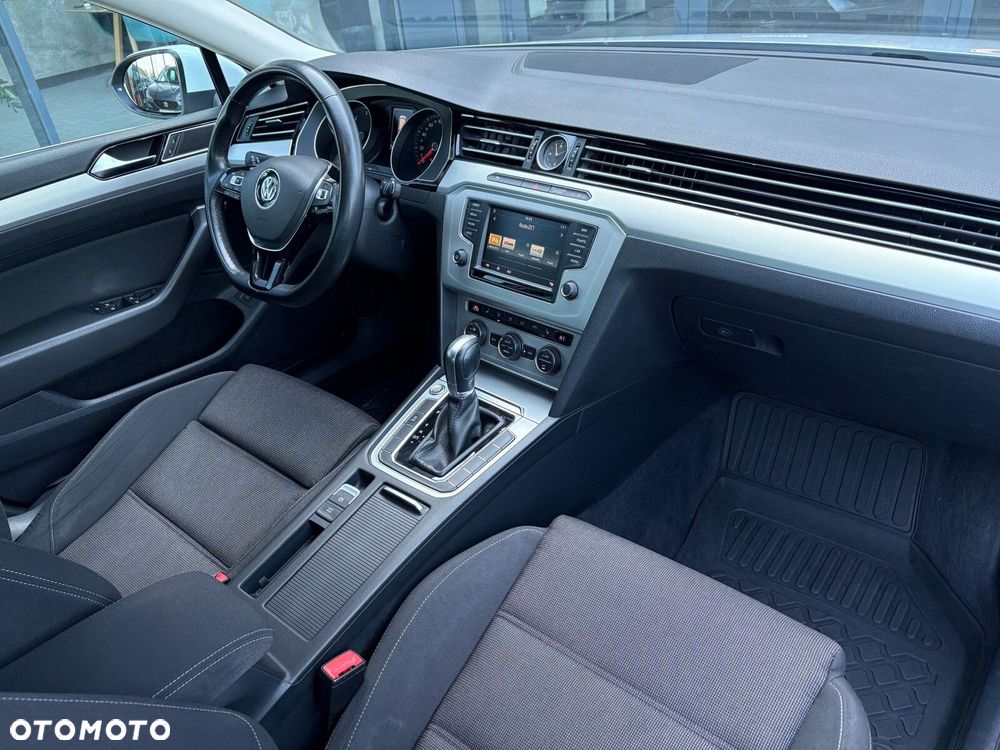 Volkswagen Passat - 16