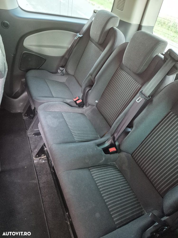 Ford Tourneo Custom - 13