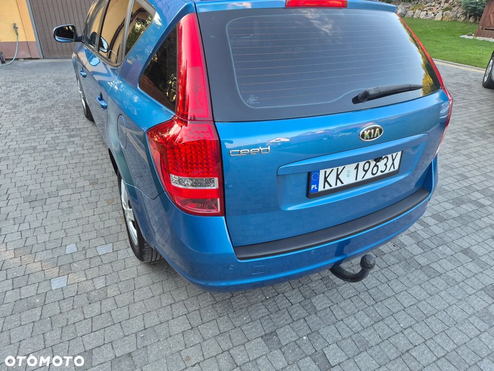 Kia Ceed - 8