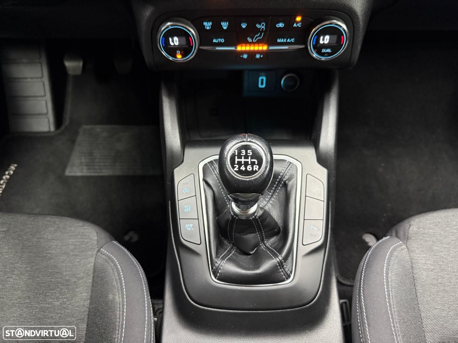 Ford Focus 1.0 EcoBoost Titanium - 28