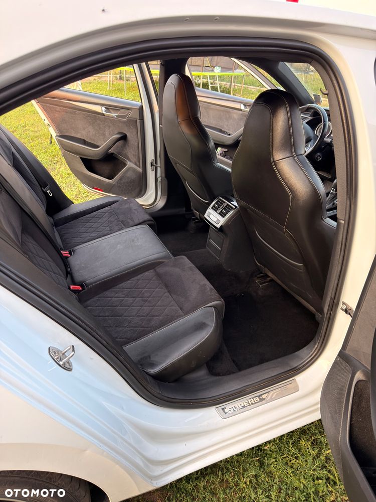 Skoda Superb 2.0 TDI DSG Sportline - 13