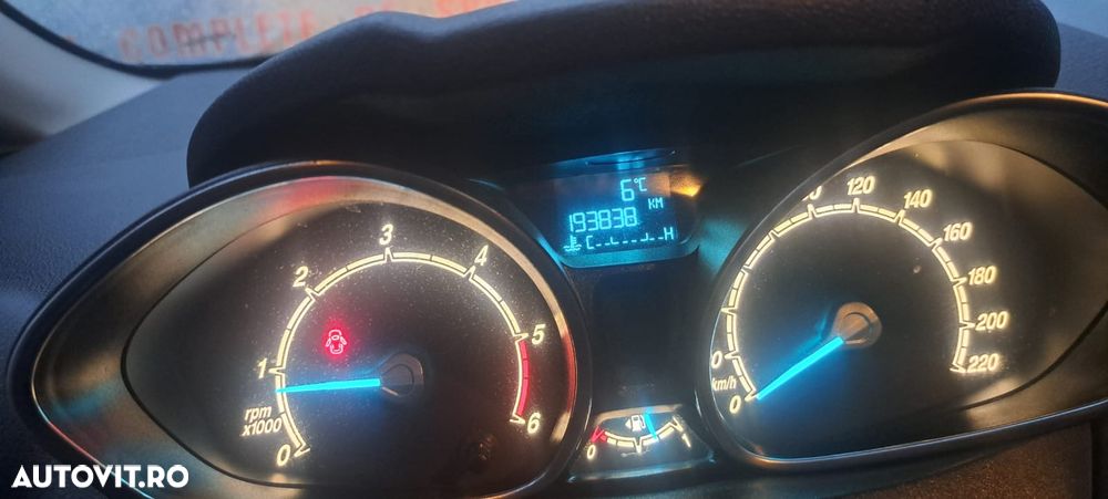 Ford Fiesta 1.6 TDCI DPF Titanium - 6