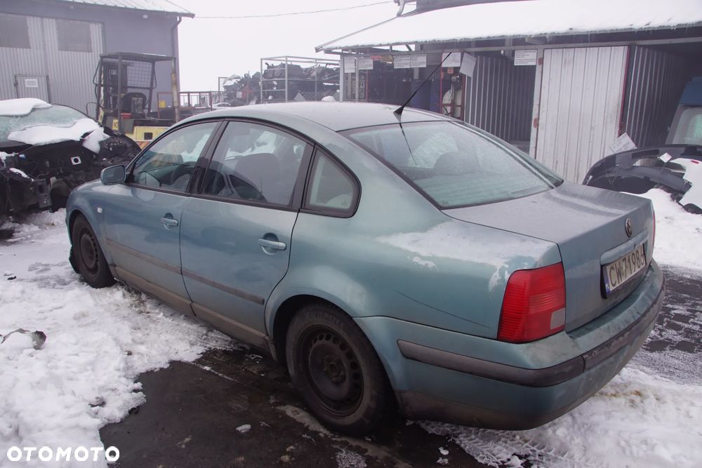 Auto na części - VW Passat B5 1.8 20V 125 KM ADR DHZ LB6N 1998R Skrzynia Drzwi Maska Klapa Zderzak Błotnik Lampa Klamka Lusterko Szyba Deska Kokpit Sterownik Moduł Czujnik Licznik Panel Kierownica - 7
