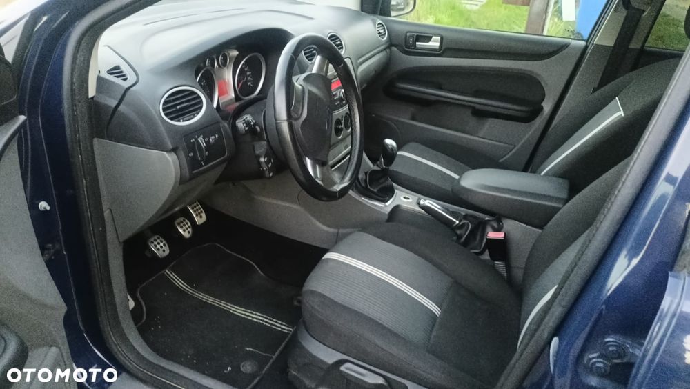 Ford Focus 1.6 Trend + - 23