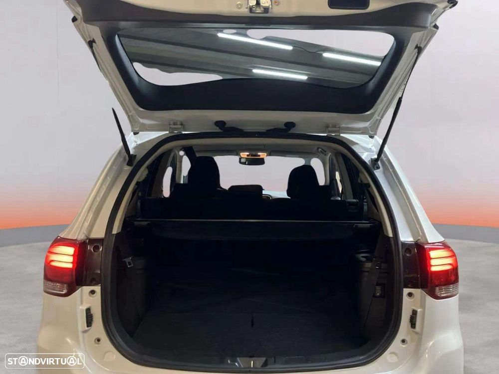Mitsubishi Outlander - 19
