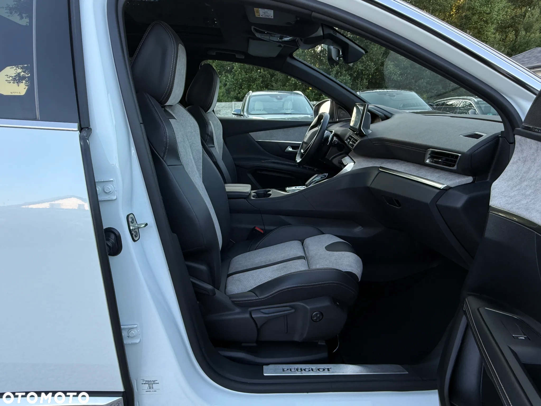 Peugeot 3008 Plug-In Hybrid 225 e-EAT8 GT - 33