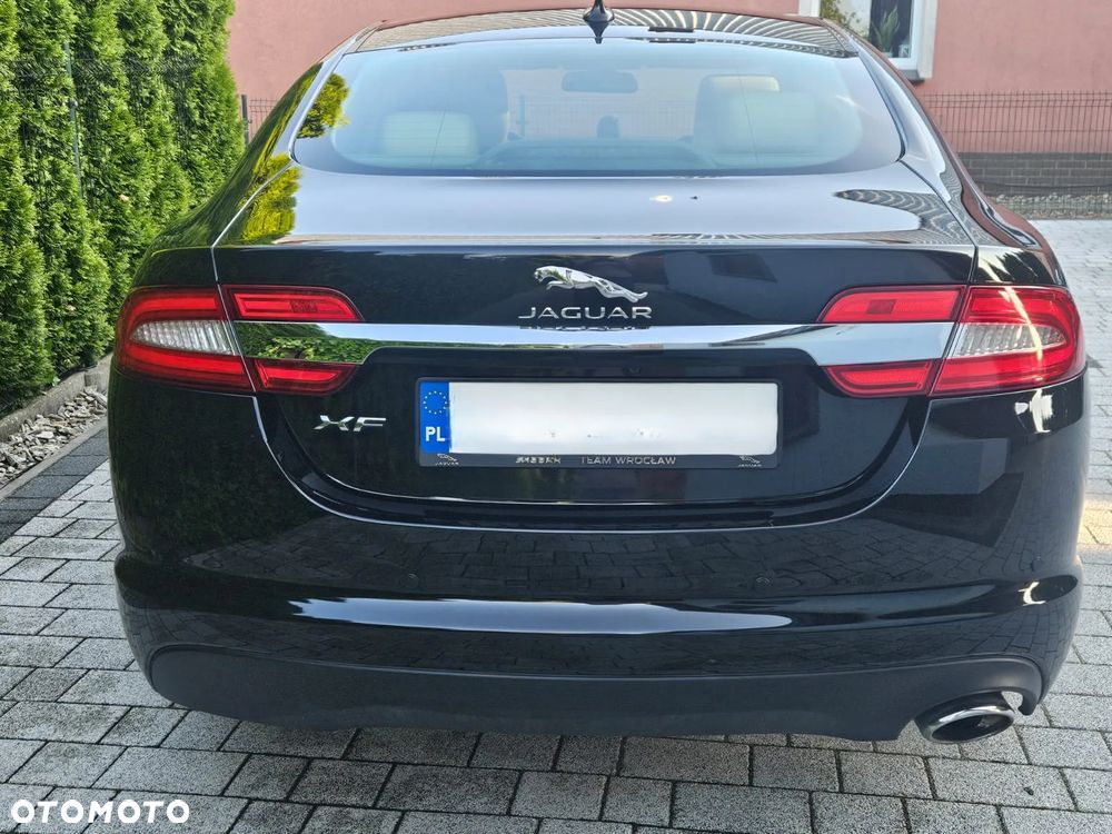 Jaguar XF 2.2 D Luxury - 11
