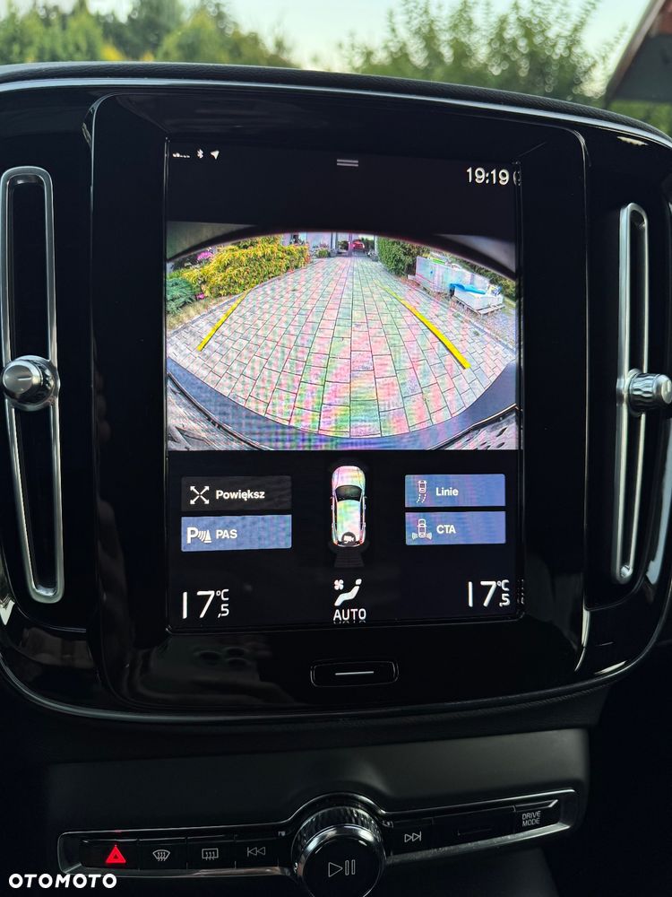 Volvo XC 40 T3 Geartronic Momentum Pro - 27