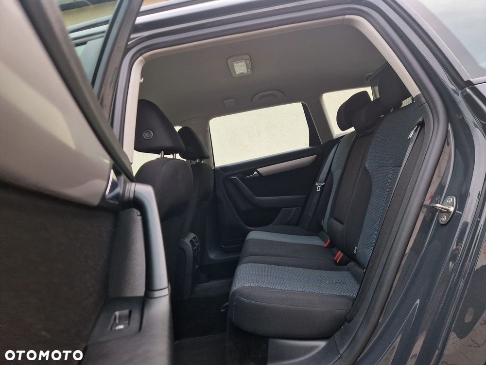 Volkswagen Passat 1.6 TDI Comfortline - 13