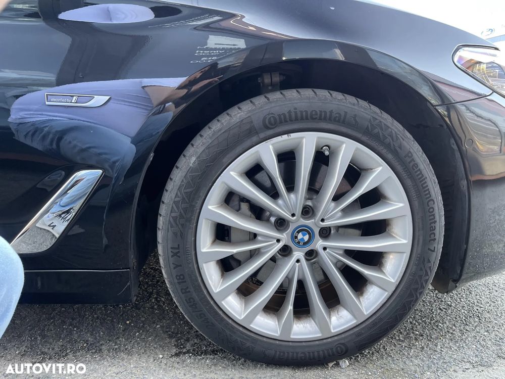 BMW Seria 5 530e Aut. Luxury Line - 28