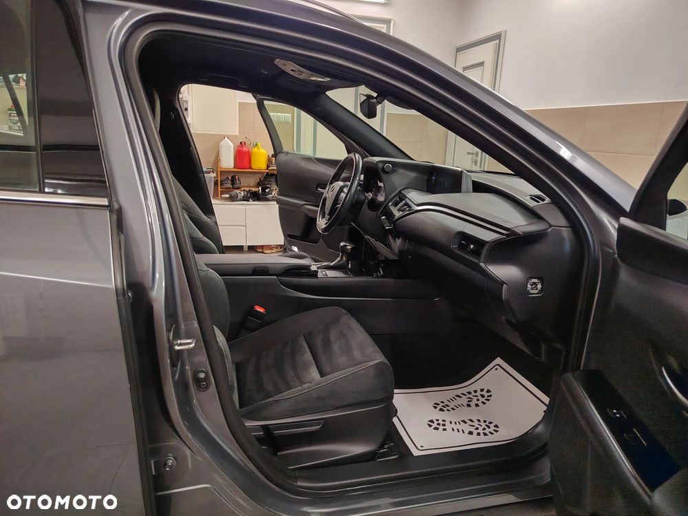 Lexus UX 250h Elegance 2WD - 29