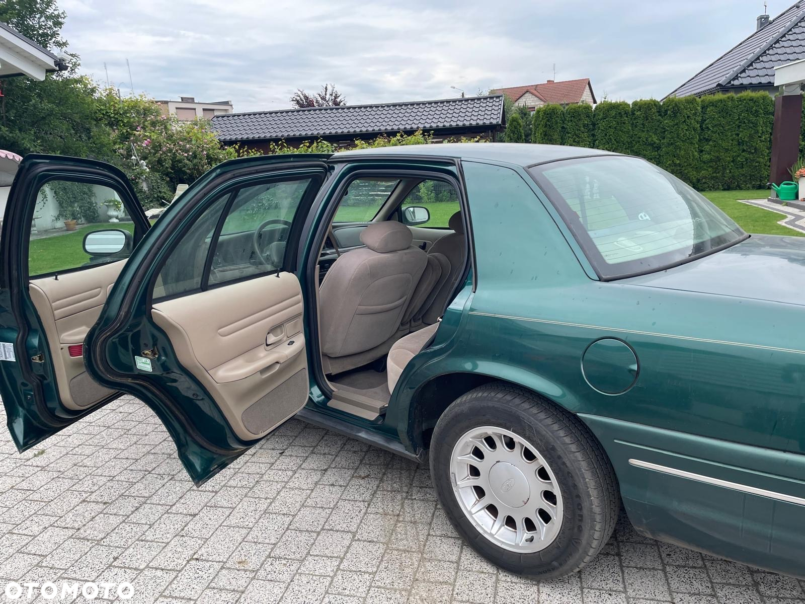 Ford Crown Victoria 4.6 LTD LX - 2