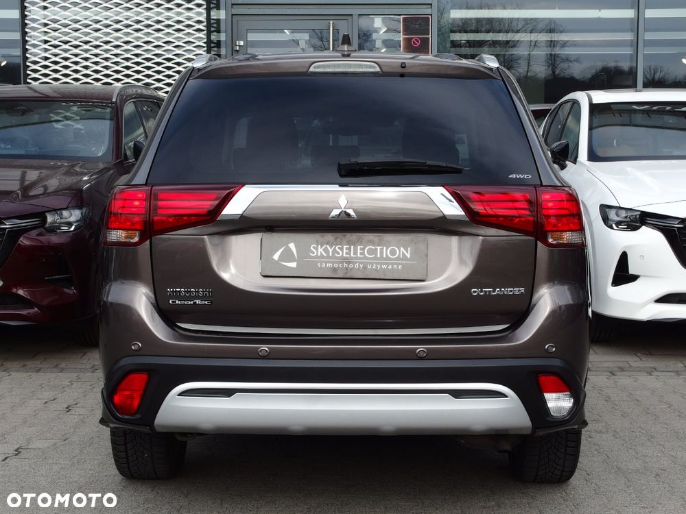Mitsubishi Outlander 2.0 Instyle + 4WD CVT - 7