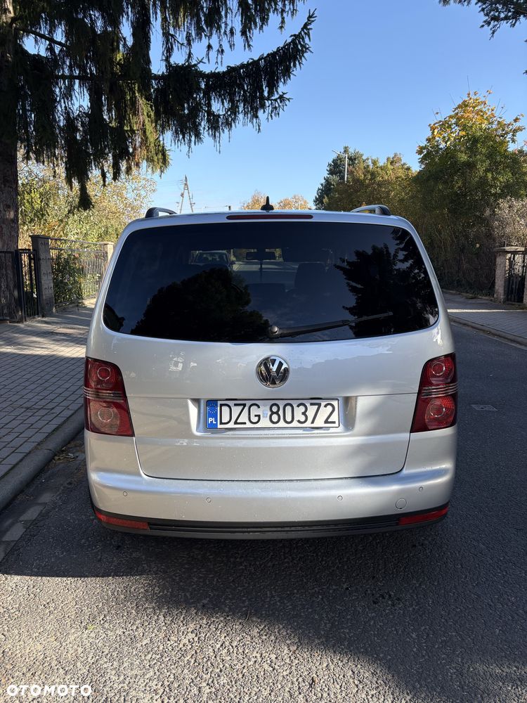 Volkswagen Touran - 4